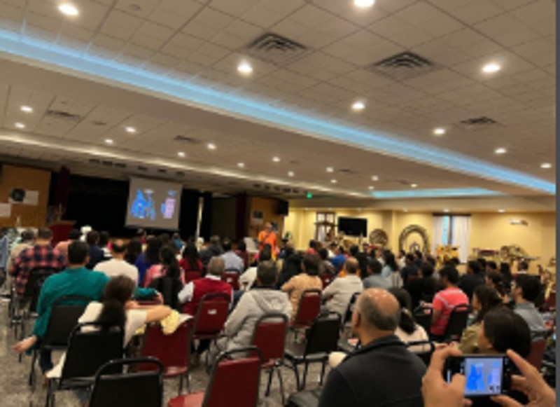 Swami Sukhabodhananda Ji with participants during a previous USA visit 5
